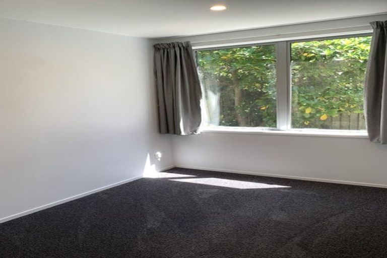 Photo of property in 28 Pupuke Road, Hillcrest, Auckland, 0627