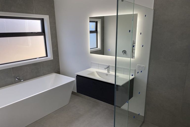 Photo of property in 14 Annie Aranui Drive, Poraiti, 4182