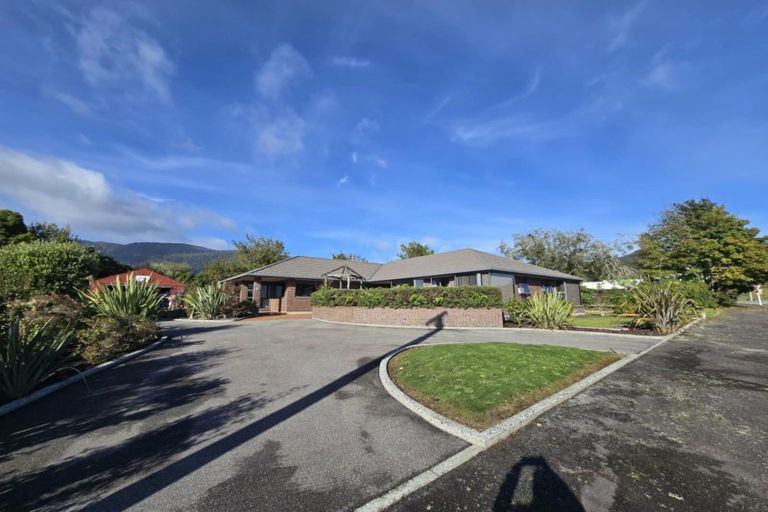 Photo of property in 16 Gibson Street, Ross, 7812