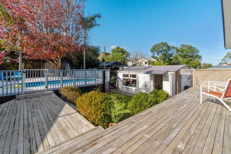 Photo of property in 11 Arosa Place, Forrest Hill, Auckland, 0620