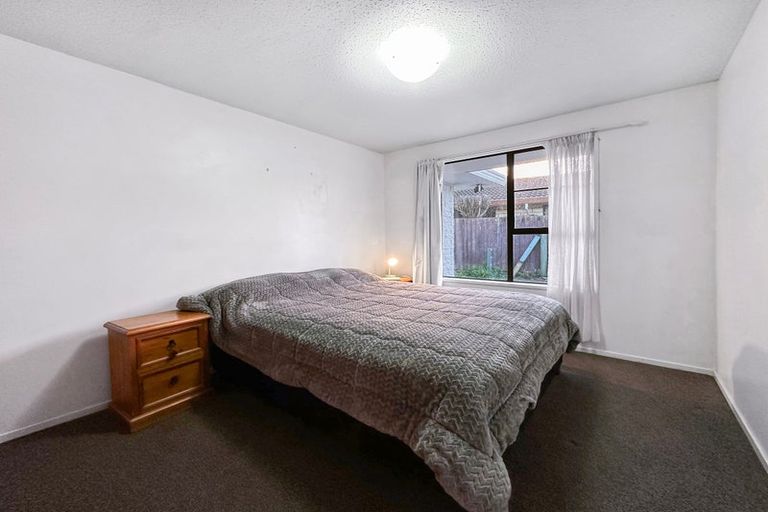 Photo of property in 2/37 Karnak Crescent, Russley, Christchurch, 8042
