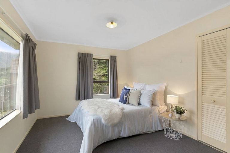 Photo of property in 35 Thatcher Crescent, Crofton Downs, Wellington, 6035