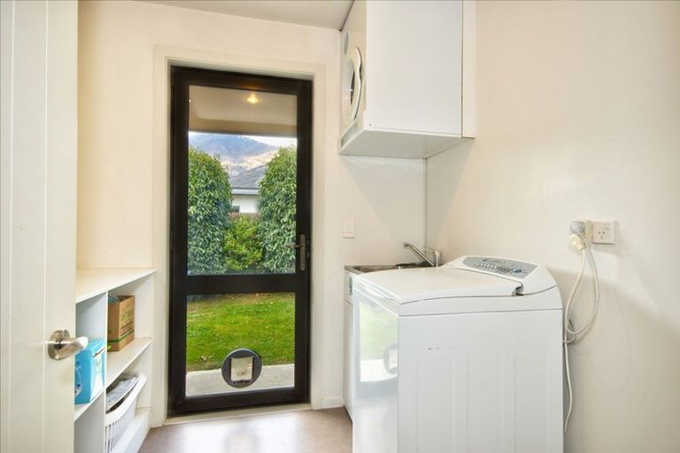 Photo of property in 7 Haddow's Place, Lake Hayes, Queenstown, 9304