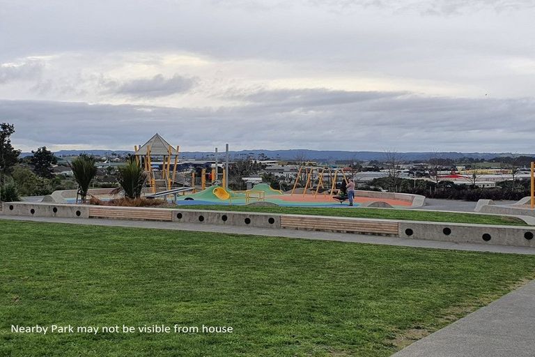 Photo of property in 6 Keiha Crescent, Massey, Auckland, 0614