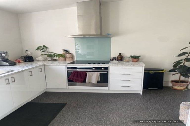 Photo of property in 2 Konini Road, Titirangi, Auckland, 0604
