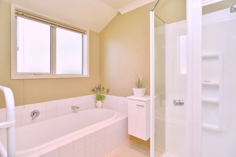 Photo of property in 8 Ross Place, Northwood, Christchurch, 8051