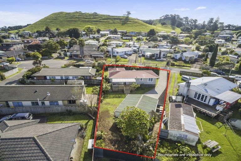 Photo of property in 19 Koru Street, Mangere Bridge, Auckland, 2022