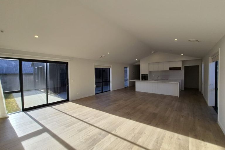 Photo of property in 20 Cheviot Street, Jacks Point, 9371