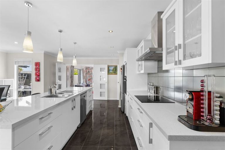 Photo of property in 6 Lakebridge Place, Parklands, Christchurch, 8083