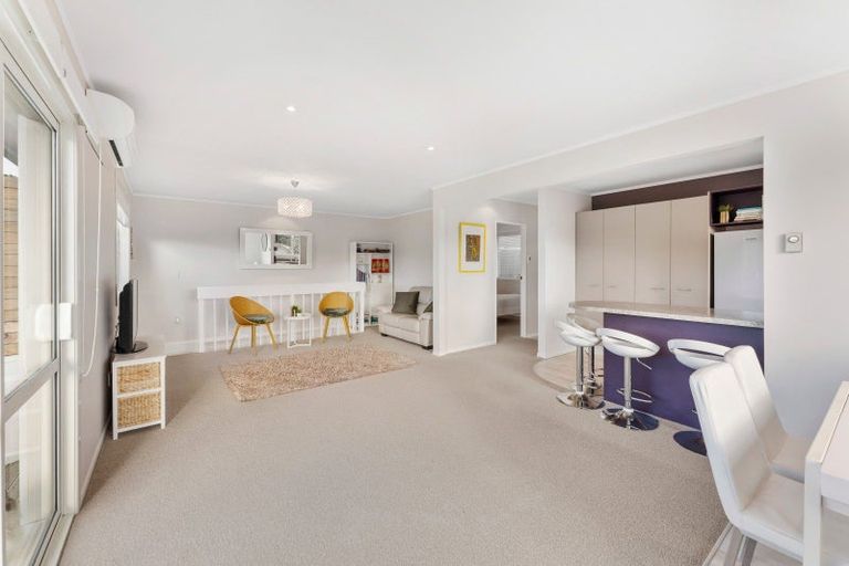 Photo of property in 107f2 Allington Road, Karori, Wellington, 6012