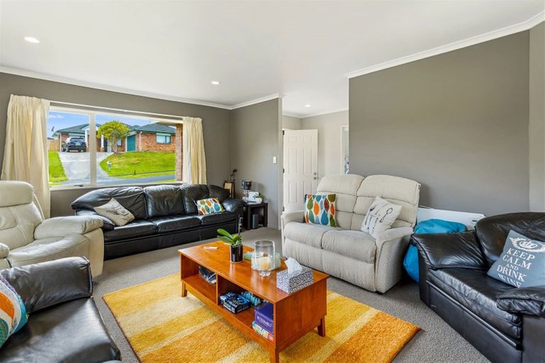Photo of property in 1 Fleetwood Drive, Henderson, Auckland, 0612