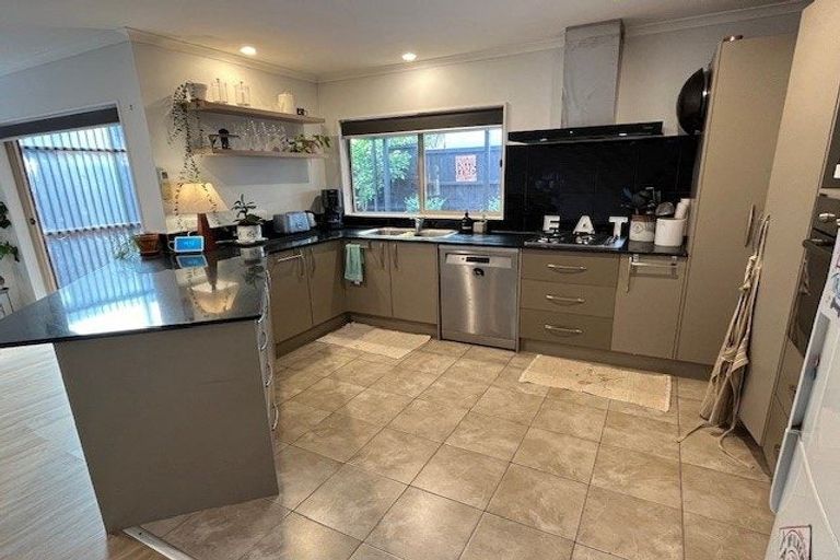 Photo of property in 26 Heidi Crescent, Flat Bush, Auckland, 2016