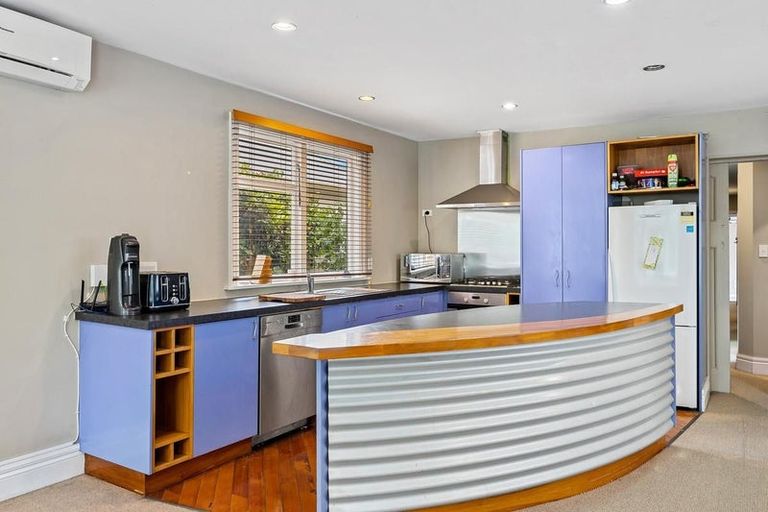 Photo of property in 100 Innes Road, St Albans, Christchurch, 8052