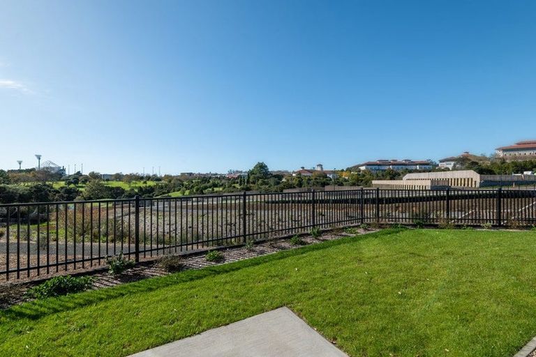 Photo of property in 3/7 Parapara Place, Albany, 0632