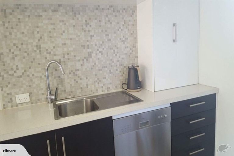 Photo of property in 6 Murray Road, Te Atatu Peninsula, Auckland, 0610