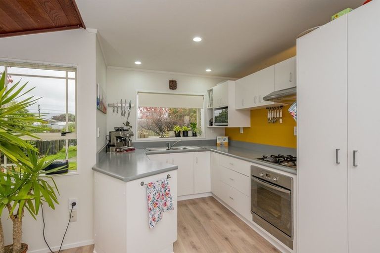 Photo of property in 10 Guildford Street, Levin, 5510