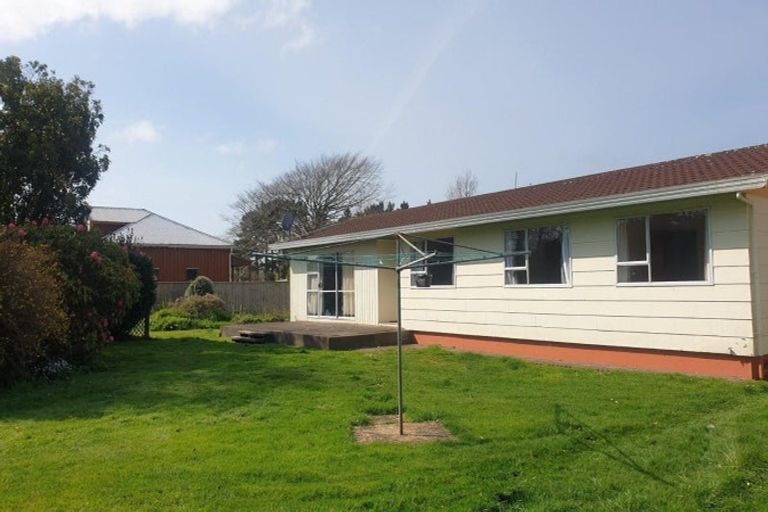 Photo of property in 33 Castle Street, Eltham, 4322