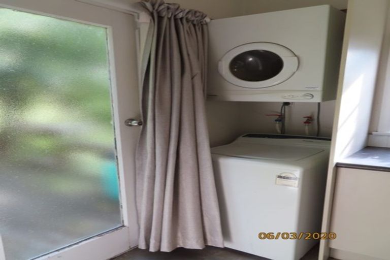 Photo of property in 71 Garden Road, Northland, Wellington, 6012