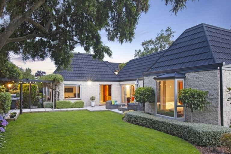 Photo of property in 15 Chepstow Avenue, Fendalton, Christchurch, 8052