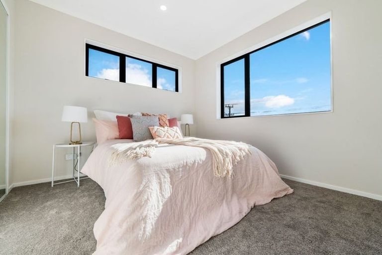 Photo of property in 1/3 Royal View Road, Te Atatu South, Auckland, 0610