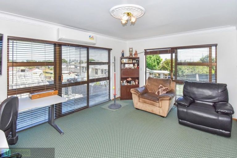 Photo of property in 1/35 Great South Road, Manurewa, Auckland, 2102