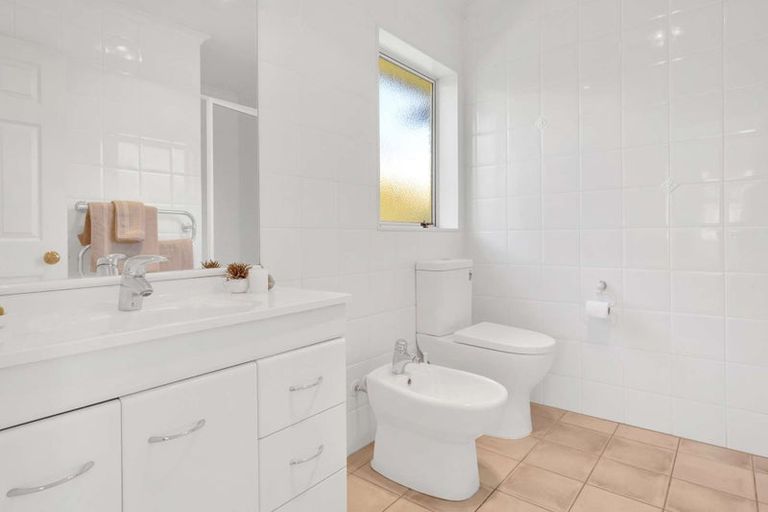 Photo of property in 52 Lysaght Place, Welcome Bay, Tauranga, 3112