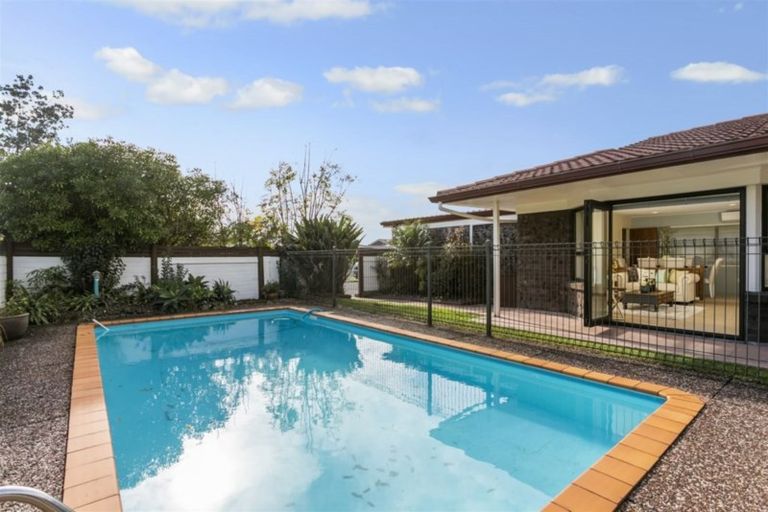 Photo of property in 17 Frank Evans Place, Henderson, Auckland, 0610