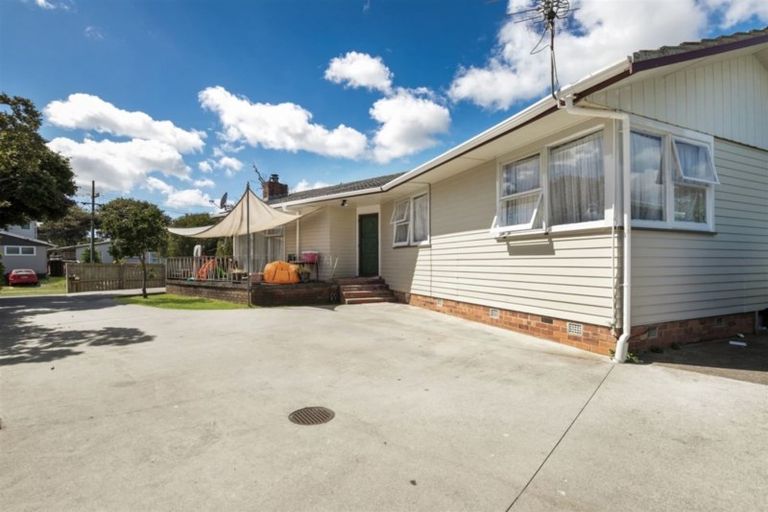 Photo of property in 12 Kohinoor Avenue, Mangere, Auckland, 2022