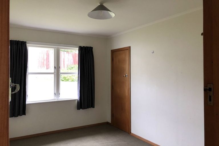 Photo of property in 75 Kenmore Street, Newlands, Wellington, 6037