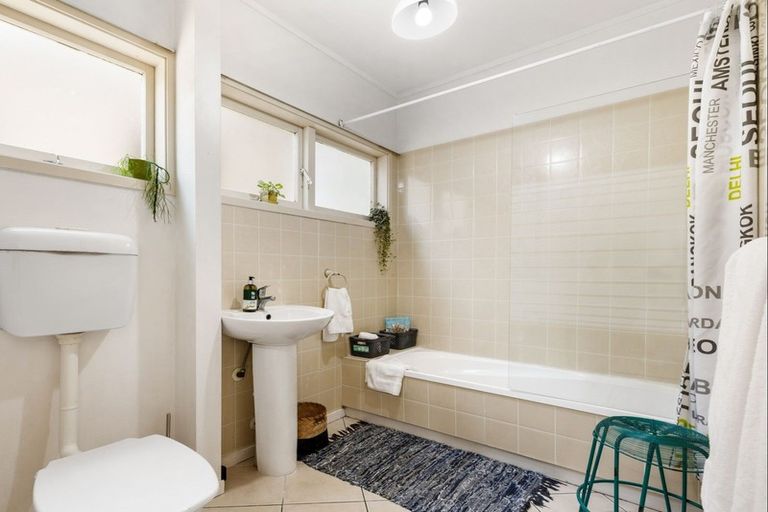 Photo of property in 4 Tranquil Glade, Hillcrest, Auckland, 0627