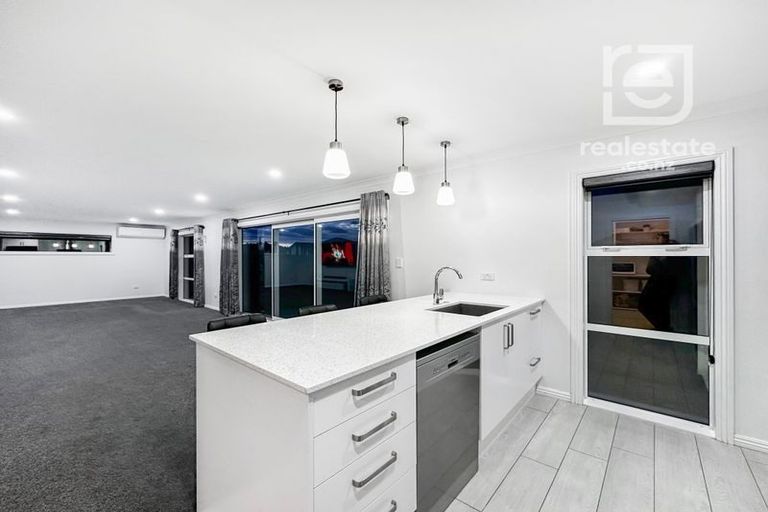 Photo of property in 8 Clonbunny Close, Rolleston, 7614