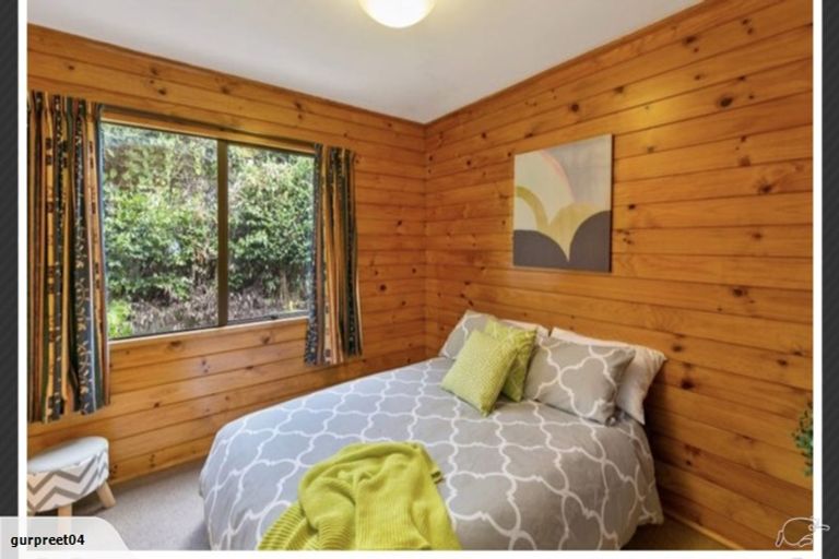 Photo of property in 94a Newlands Road, Newlands, Wellington, 6037