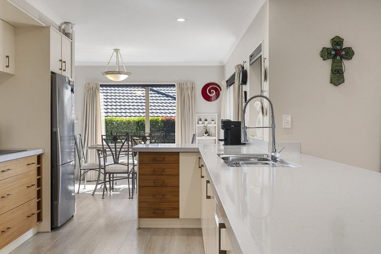 Photo of property in 6 Downing Place, Welcome Bay, Tauranga, 3112