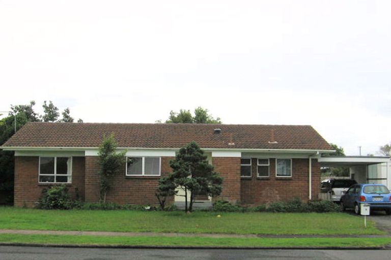 Photo of property in 6 Tiaka Place, Pakuranga, Auckland, 2010