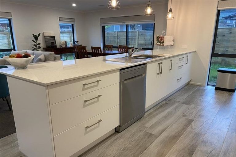 Photo of property in 4 Mooring Close, Whitby, Porirua, 5024