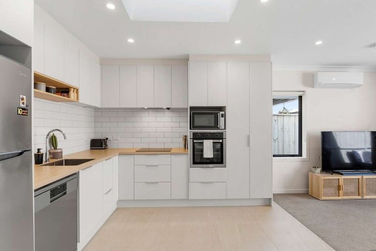 Photo of property in 20 Orona Place, Takanini, 2112