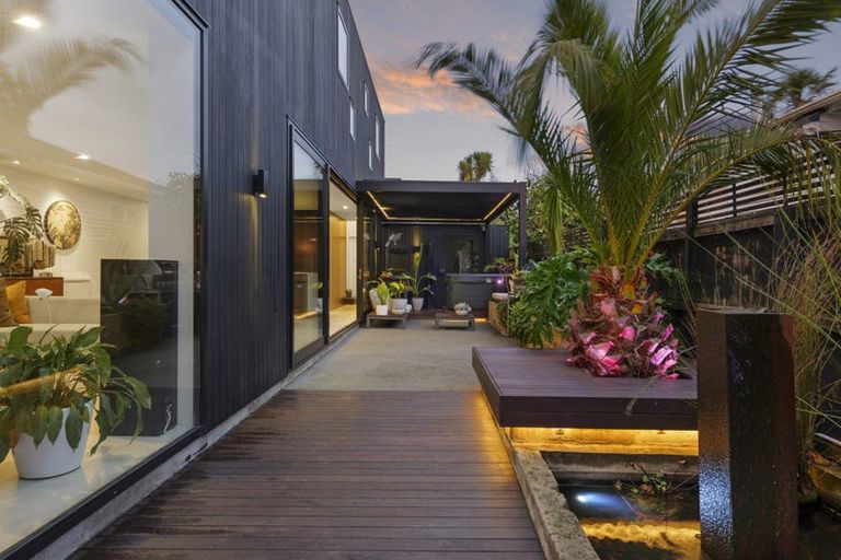 Photo of property in 12 Edgeware Road, St Albans, Christchurch, 8014