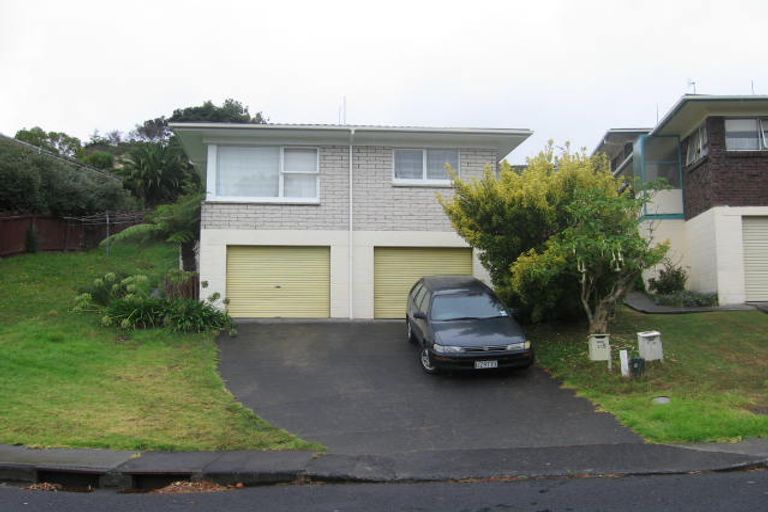 Photo of property in 1/5 Finn Place, Totara Vale, Auckland, 0629
