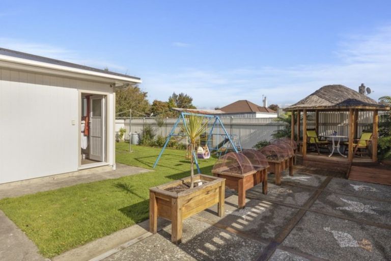 Photo of property in 104 Kowhai Street, Naenae, Lower Hutt, 5011