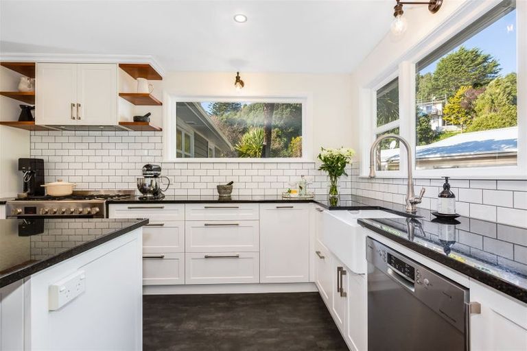 Photo of property in 21 Mahoe Street, Tawa, Wellington, 5028