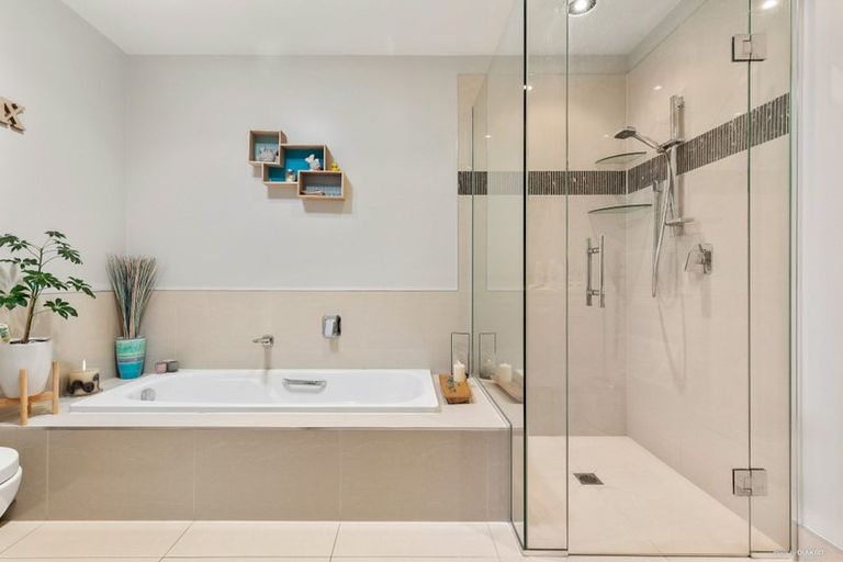 Photo of property in 14 Ripple Grove, Waiuku, 2123