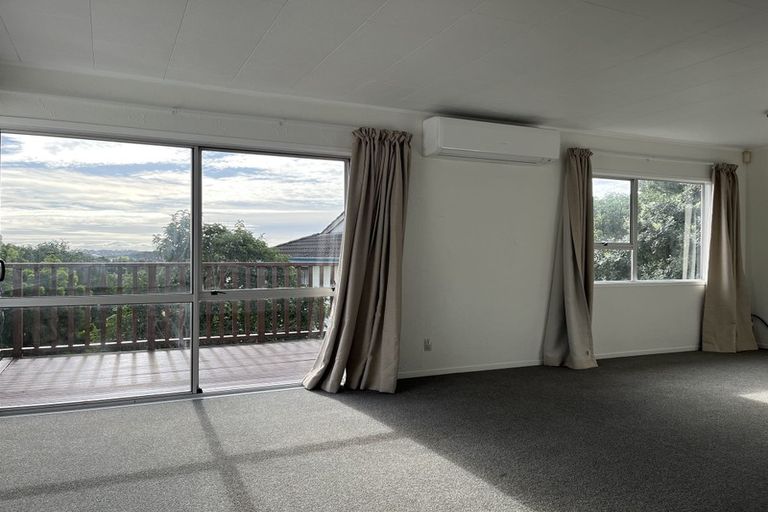Photo of property in 20 Santiago Crescent, Unsworth Heights, Auckland, 0632