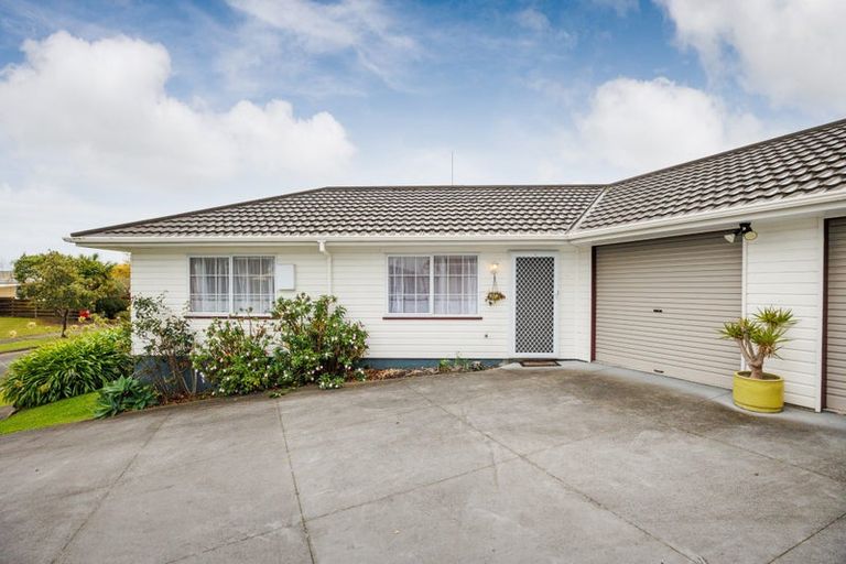 Photo of property in 42a Pinedale Parade, Milson, Palmerston North, 4414