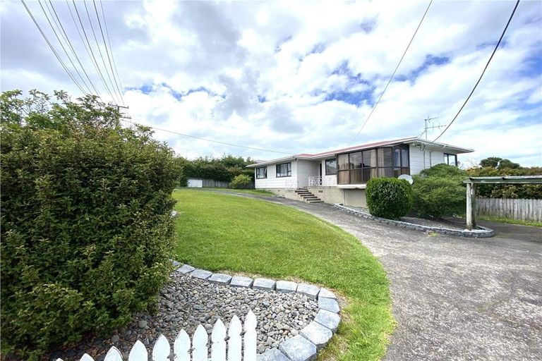 Photo of property in 42 Savoy Road, Glen Eden, Auckland, 0602