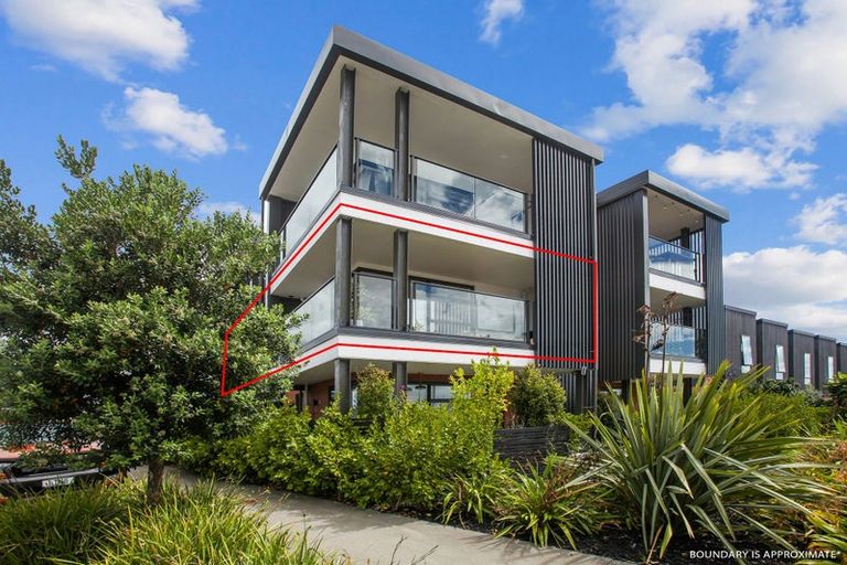 Photo of property in 3/2 Sioux Road, Hobsonville, Auckland, 0616