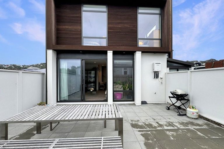 Photo of property in 149u5 Onepu Road, Lyall Bay, Wellington, 6022