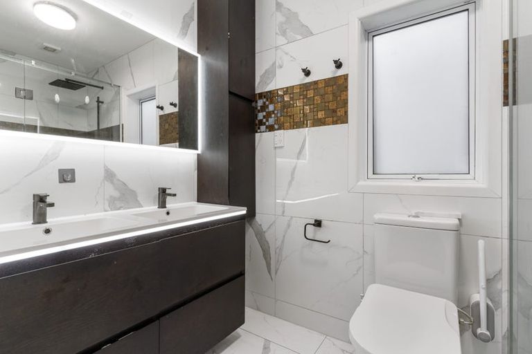 Photo of property in 47 Huka Road, Birkenhead, Auckland, 0626