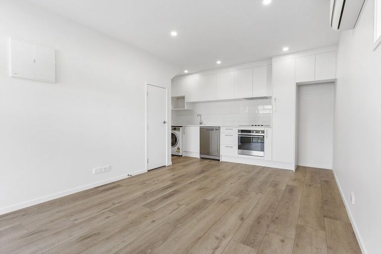 Photo of property in 22b Graham Avenue, Te Atatu Peninsula, Auckland, 0610