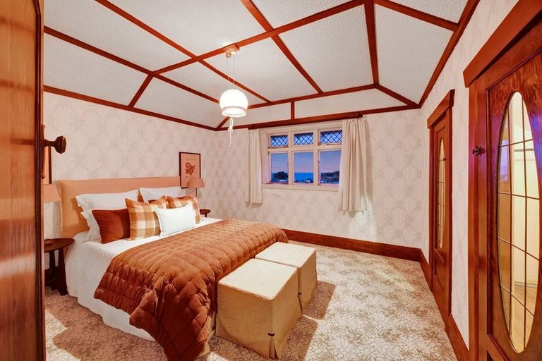 Photo of property in 4 Kitchener Terrace, Moturoa, New Plymouth, 4310