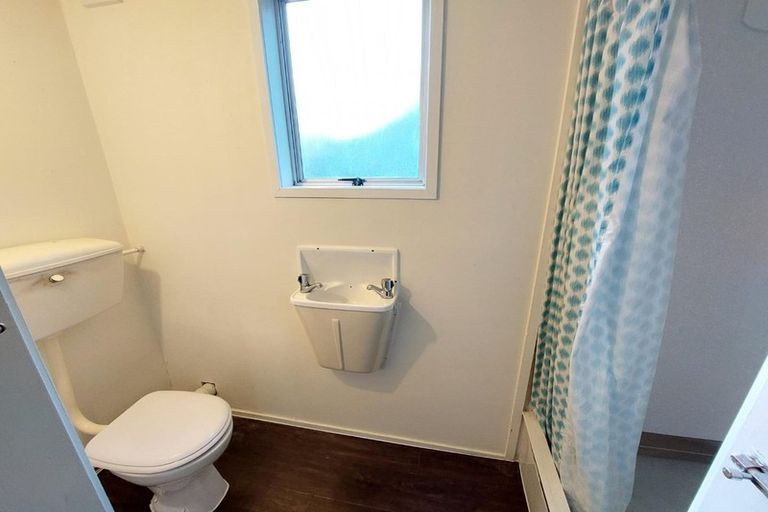 Photo of property in 22 Korotaha Terrace, Rothesay Bay, Auckland, 0630